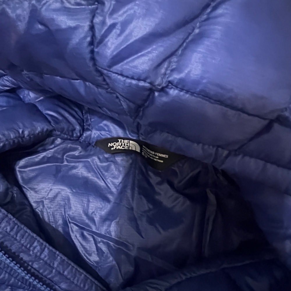 North Face light weight puff jacket - image 3